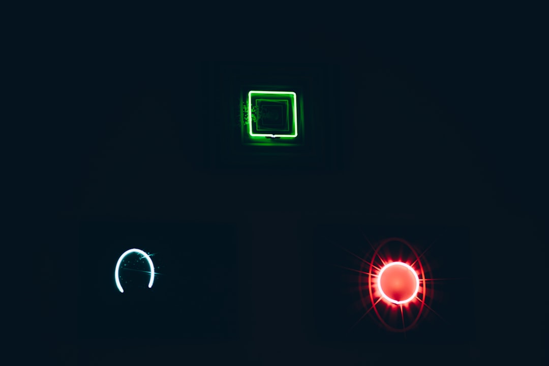 様々なデザインツールが並んだ画面のスクリーンショット